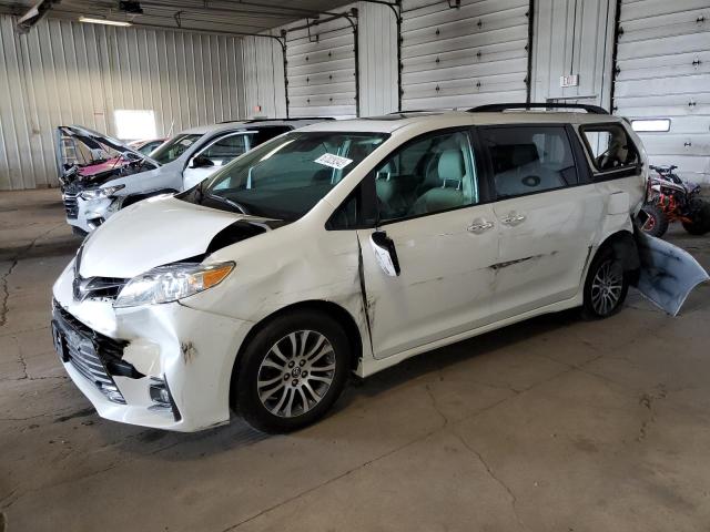 2019 Toyota Sienna XLE