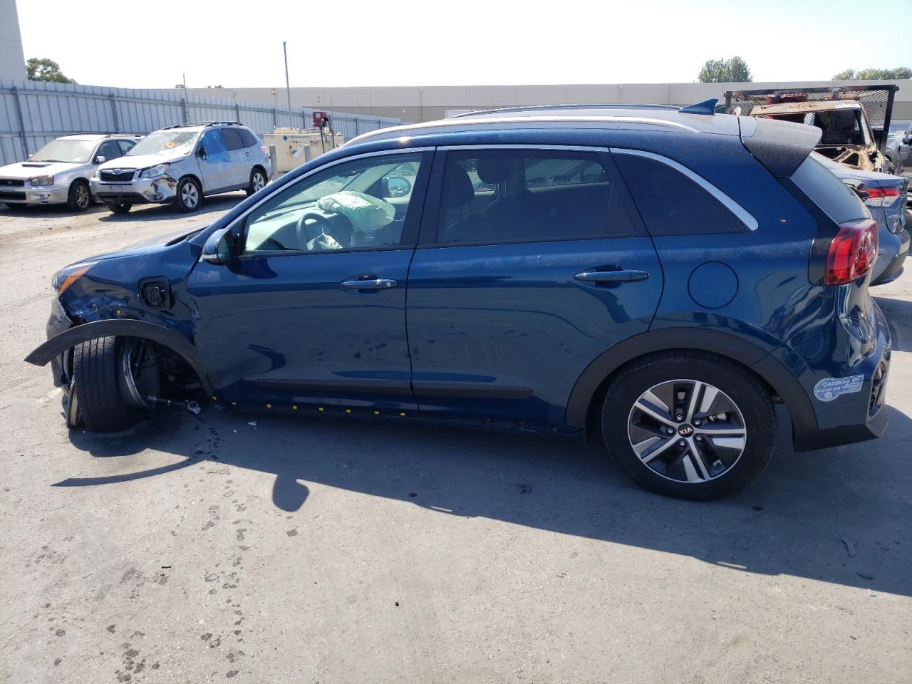 KNDCD3LD9L5400650 Kia Niro EX 2