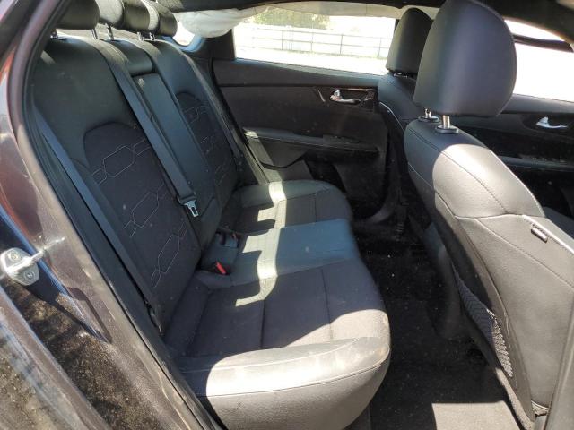 3KPF54AD9NE498833 KIA Forte Gt Line