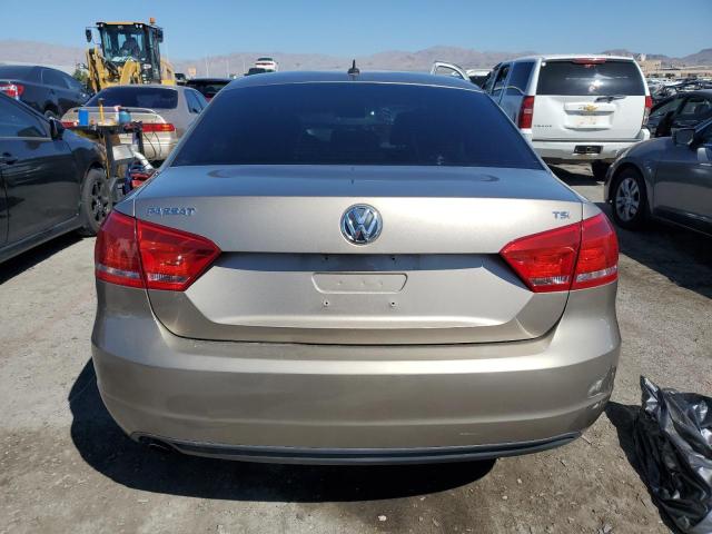  VOLKSWAGEN PASSAT 2015 Золотий