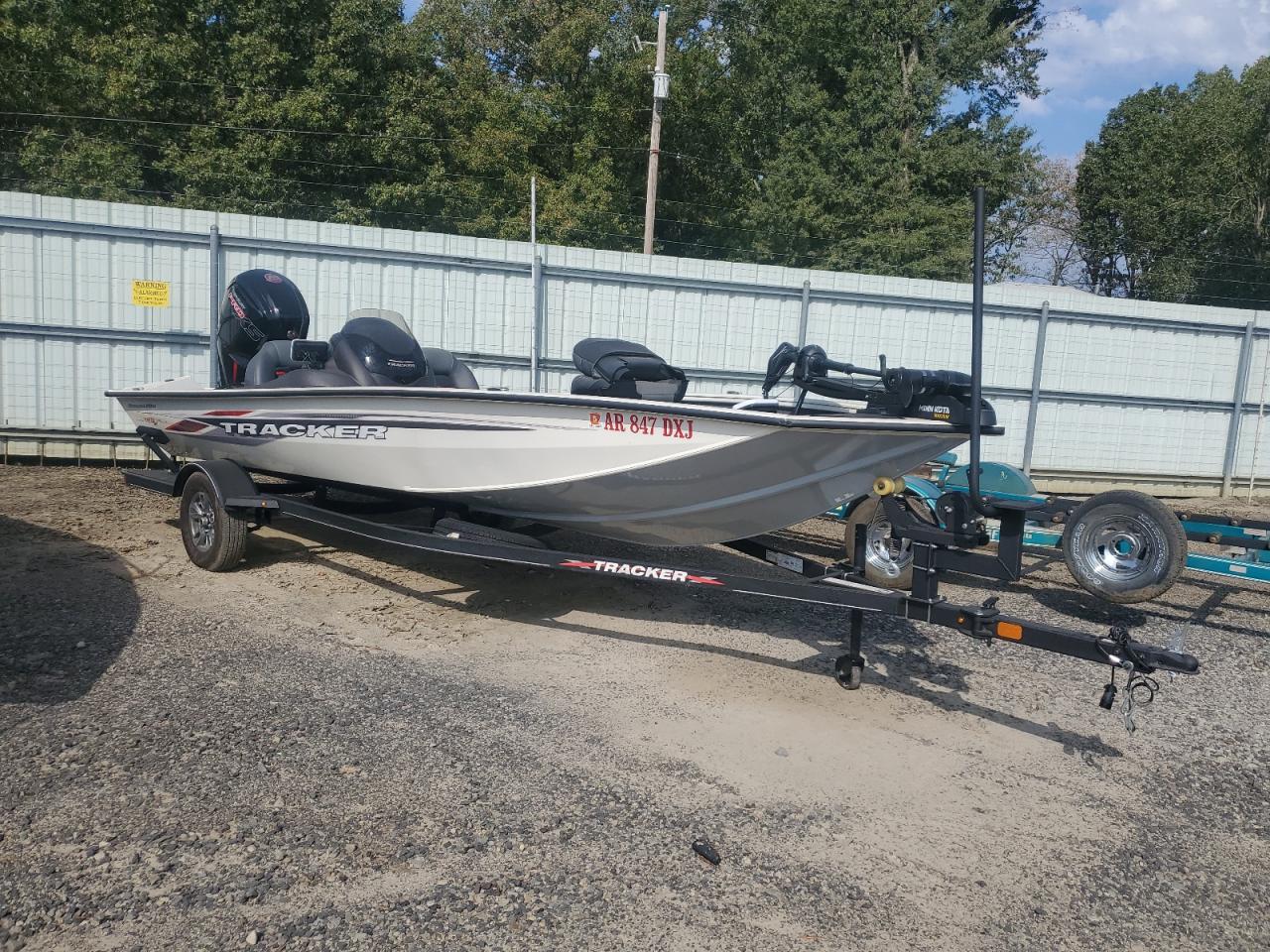 BUJ6702***** Salvage and Wrecked 2023 Bass Tracker 19 in AR - Conway