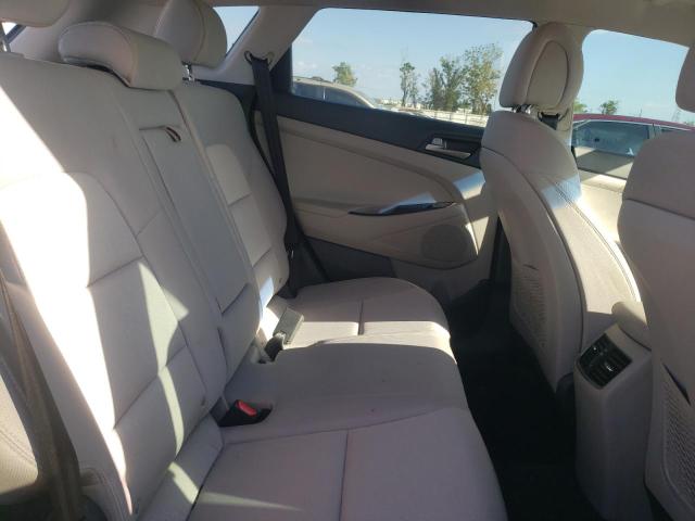 KM8J33AL8JU743985 Hyundai Tucson Sport