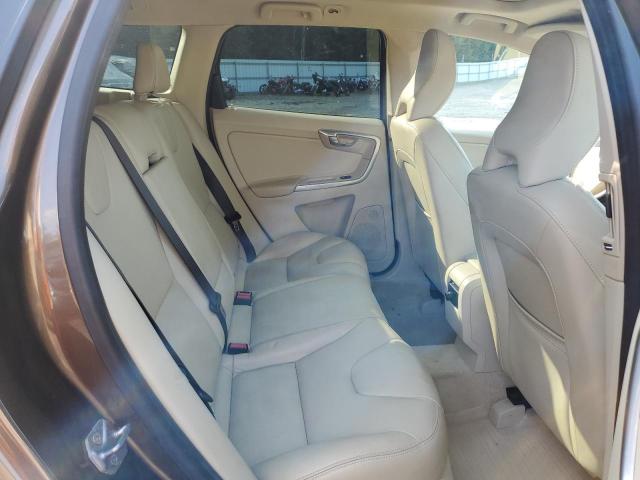 Паркетники VOLVO XC60 2015 Коричневий