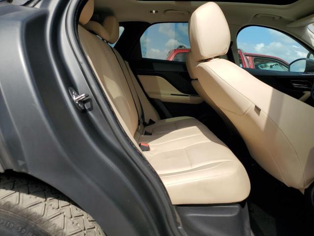 SADCJ2FX4JA274134 Jaguar F-pace Premium