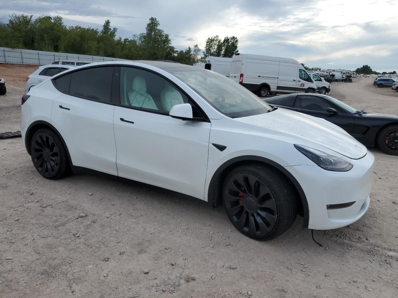 7SAYGDEF2NF405758 Tesla Model Y  4