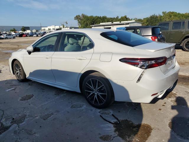 4T1T11AK3NU068014 Toyota Camry SE 2