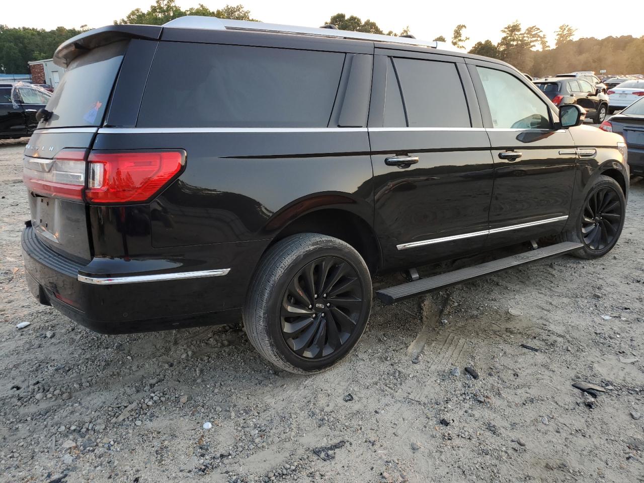 5LMJJ3LTXLEL18166 Lincoln Navigator  3