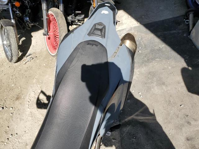 2021 KTM 690 SMC R VBKLSV408MM711814