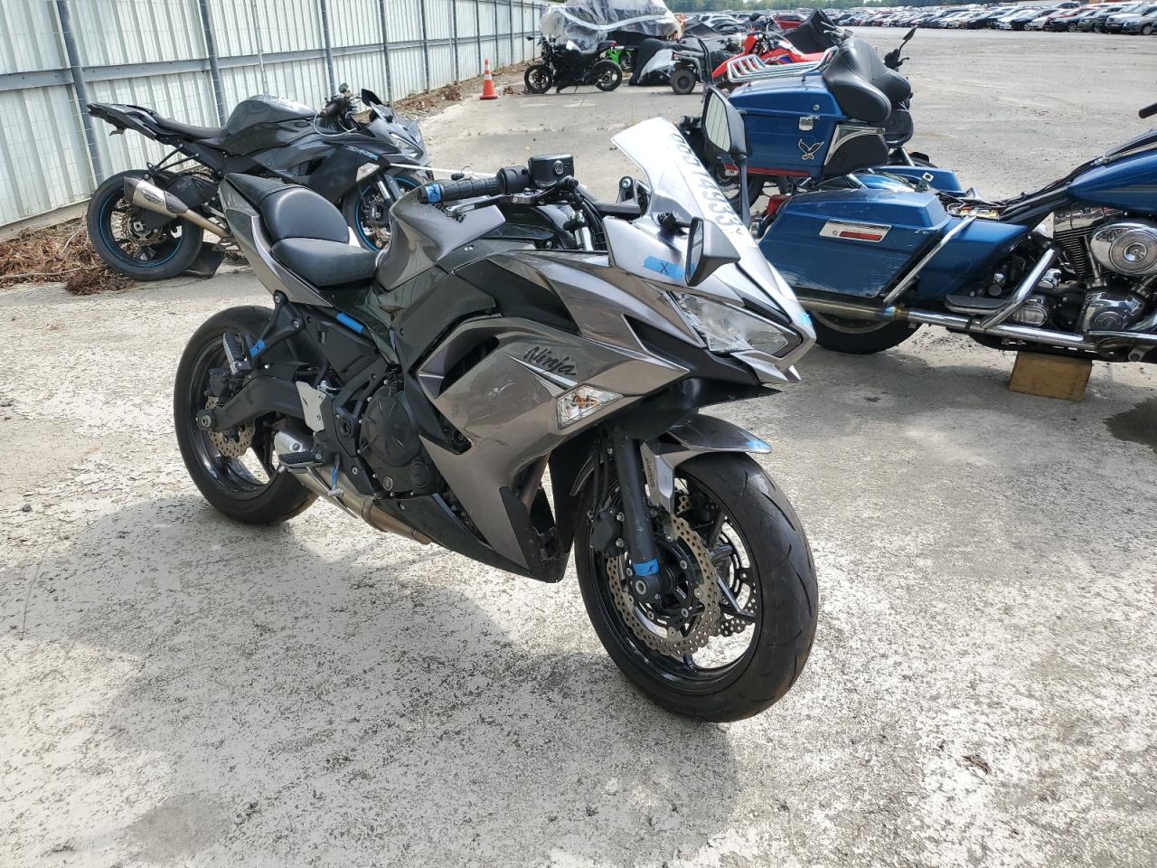 Salvage Kawasaki Ninja 1000 for Sale: Wrecked & Repairable Motorcycle  Auction