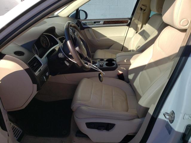 Паркетники VOLKSWAGEN TOUAREG 2013 Білий
