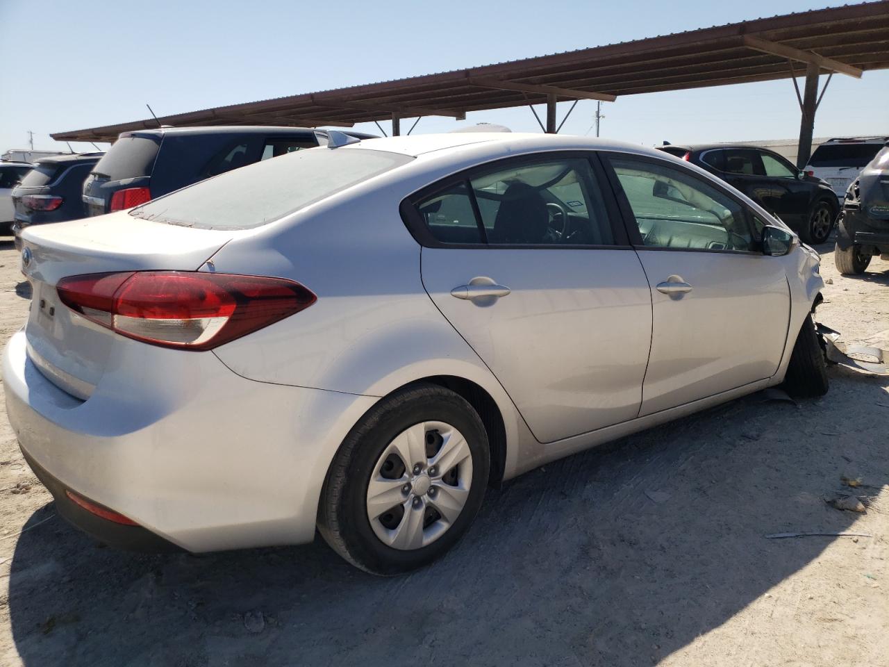 3KPFK4A71JE215175 2018 Kia Forte Lx