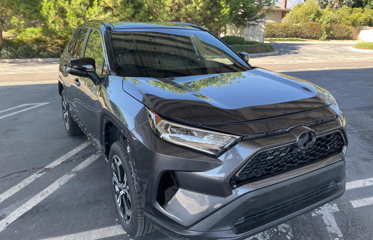 VIN: JTMFB3FV4MD011008 2021 TOYOTA RAV4