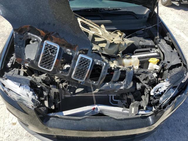 1C4PJLCB6KD175407 Jeep Cherokee Latitude