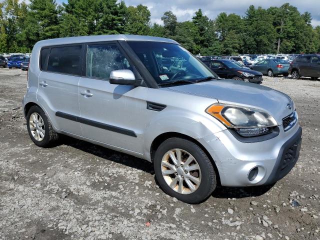 VIN: KNDJT2A62C7417450 Auction: COPART Lot: 67661913 Location: MA - SOUTH BOSTON KNDJT2A62C7417450 KIA SOUL 2012 SILVER Photo 4