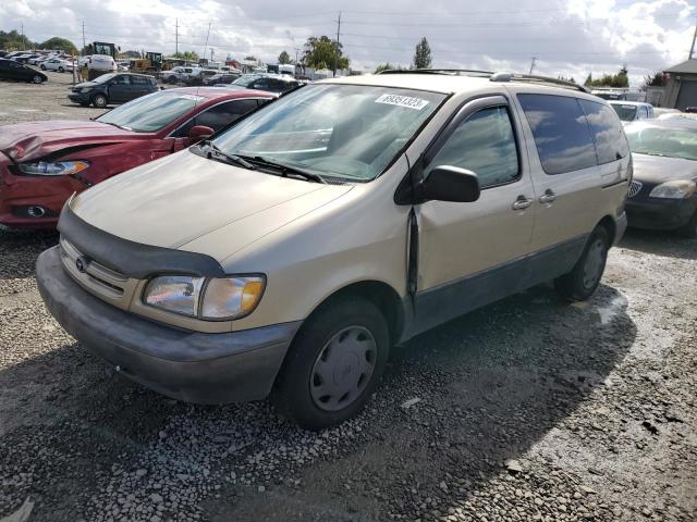 2000 Toyota Sienna LE