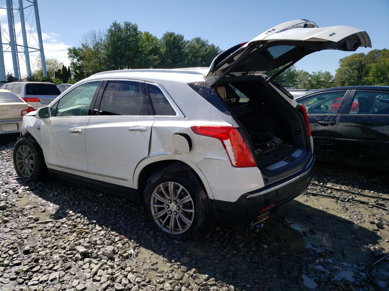 1GYKNDRS5HZ214330 2017 Cadillac Xt5 Luxury