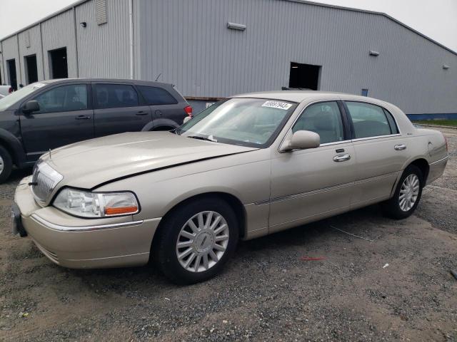 2004 Lincoln Town Car Executive