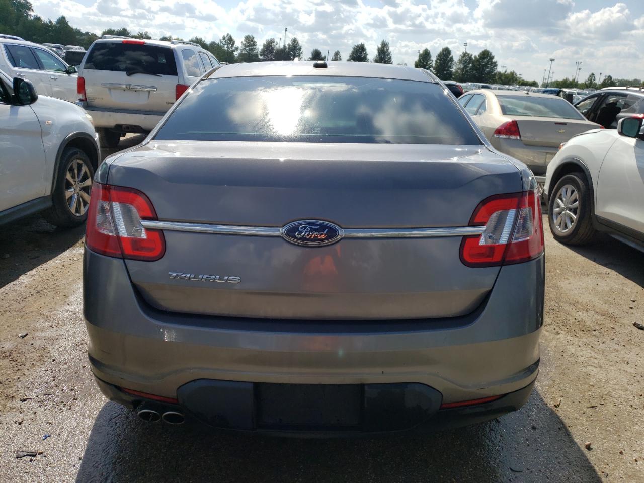 Lot #2571558612 2012 FORD TAURUS SE