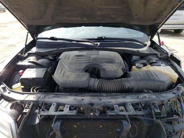 2012 Chrysler 300 - Image 11