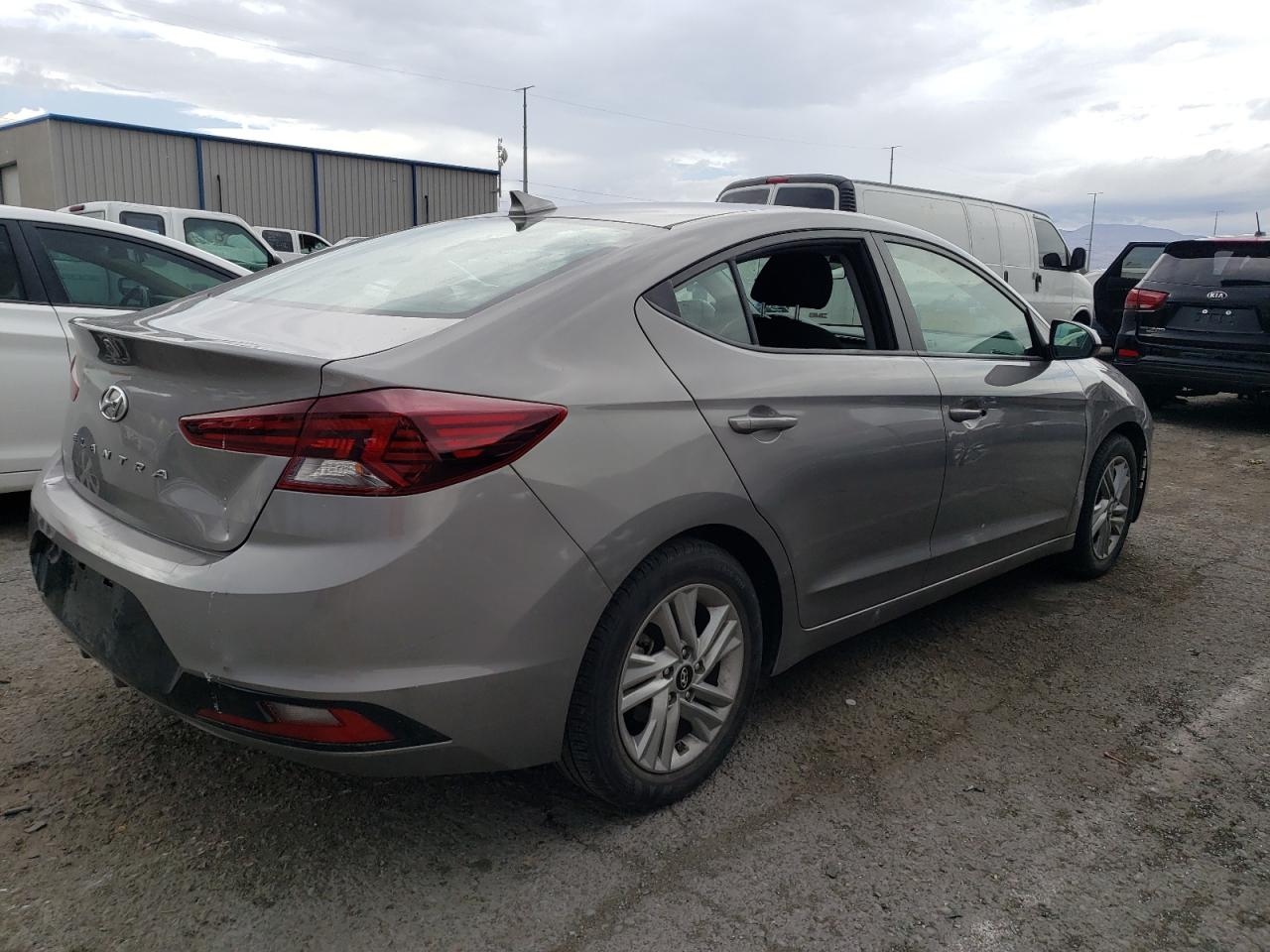 2020 Hyundai Elantra Sel vin: KMHD84LF2LU105861