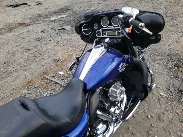 2011 HARLEY-DAVIDSON FLHTCU 1HD1FC412BB622645