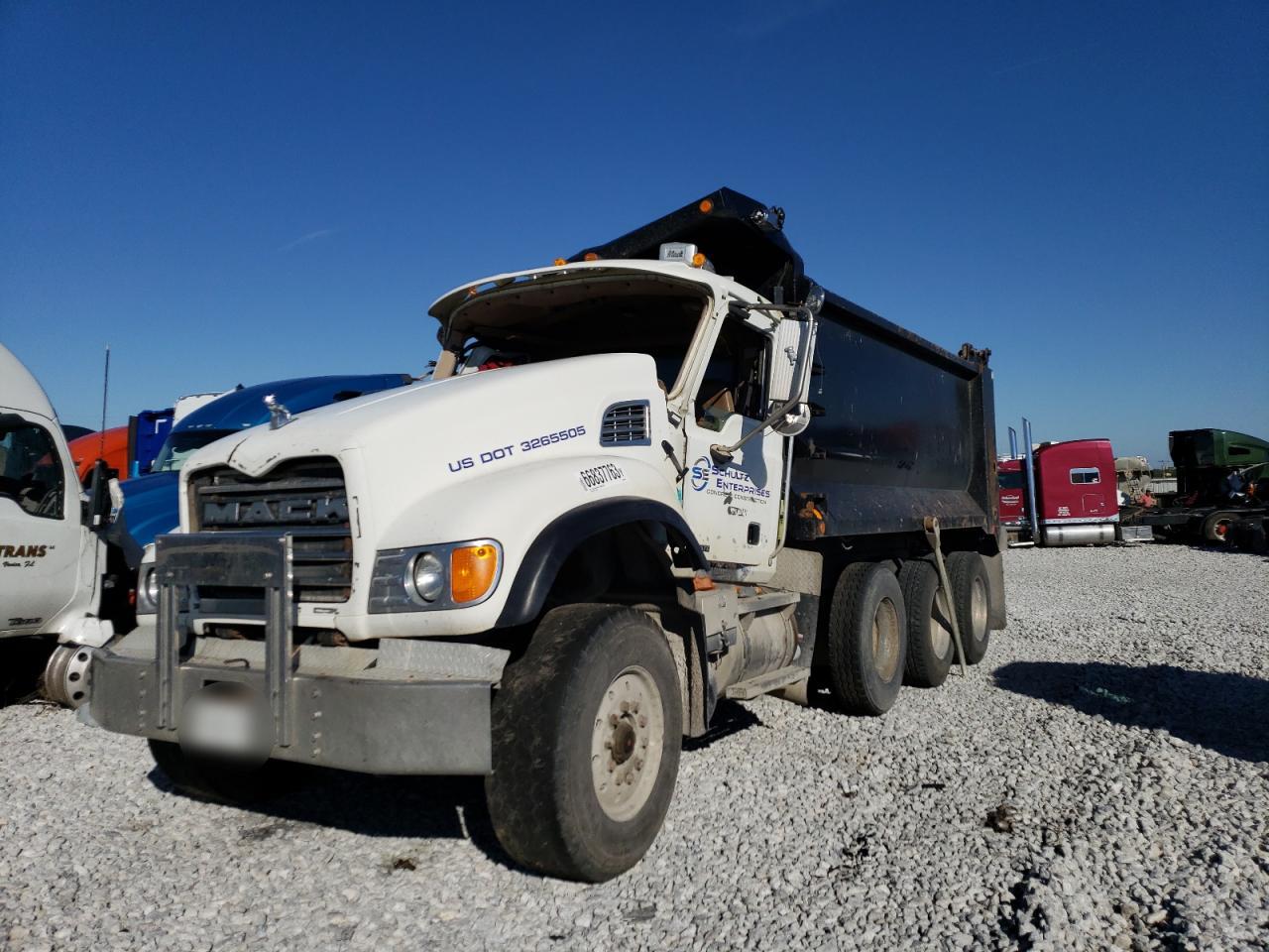 Lot #3020517185 2006 MACK 700 CV700