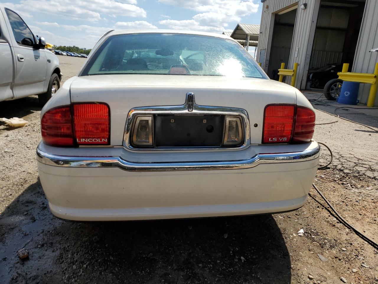 1lnhm87a52y689991 1LNHM87A52Y689991 2002 Lincoln Ls