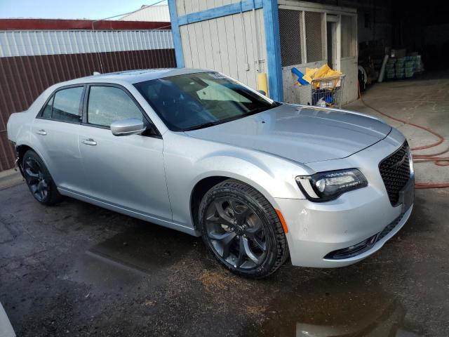 2C3CCABG8PH537553 Chrysler 300 S 4