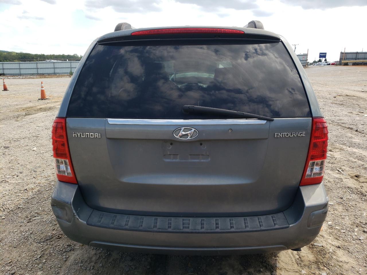 KNDMC233776024054 2007 Hyundai Entourage Gls