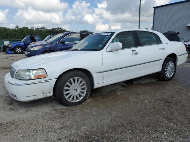 2005 Lincoln Town Car Signature