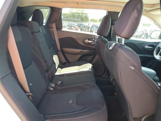1C4PJLCB8GW179583 Jeep Cherokee Latitude