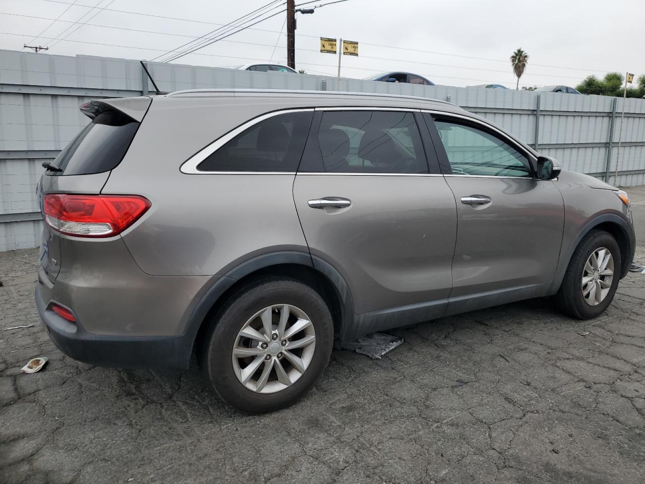 5XYPG4A37HG212992 2017 Kia Sorento Lx