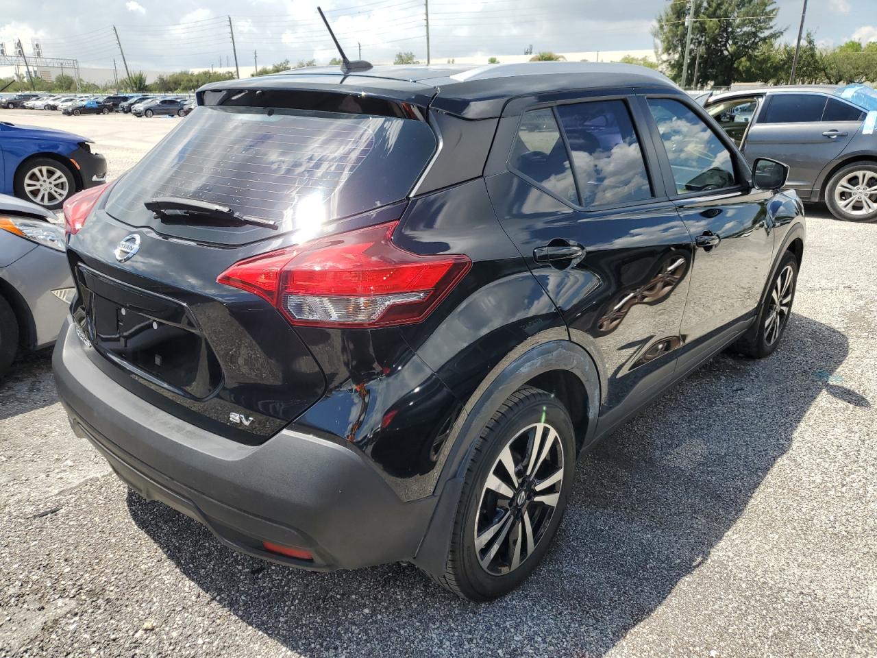 3N1CP5CU0KL558542 Nissan Kicks S 3