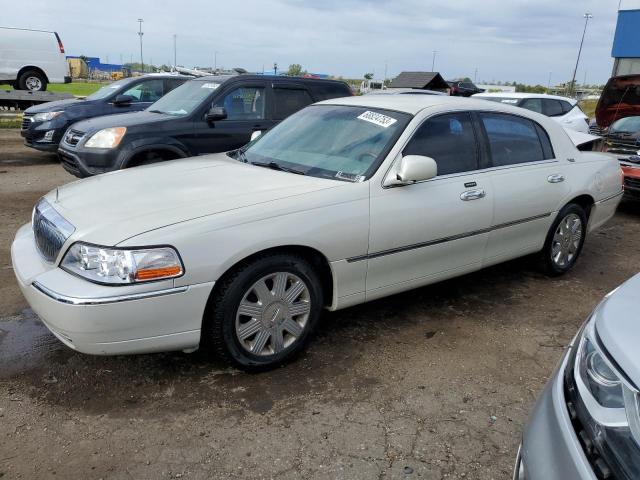 2005 Lincoln Town Car Signature Limited