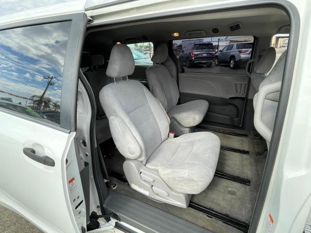 5TDZZ3DC9HS810304 Toyota SIENNA