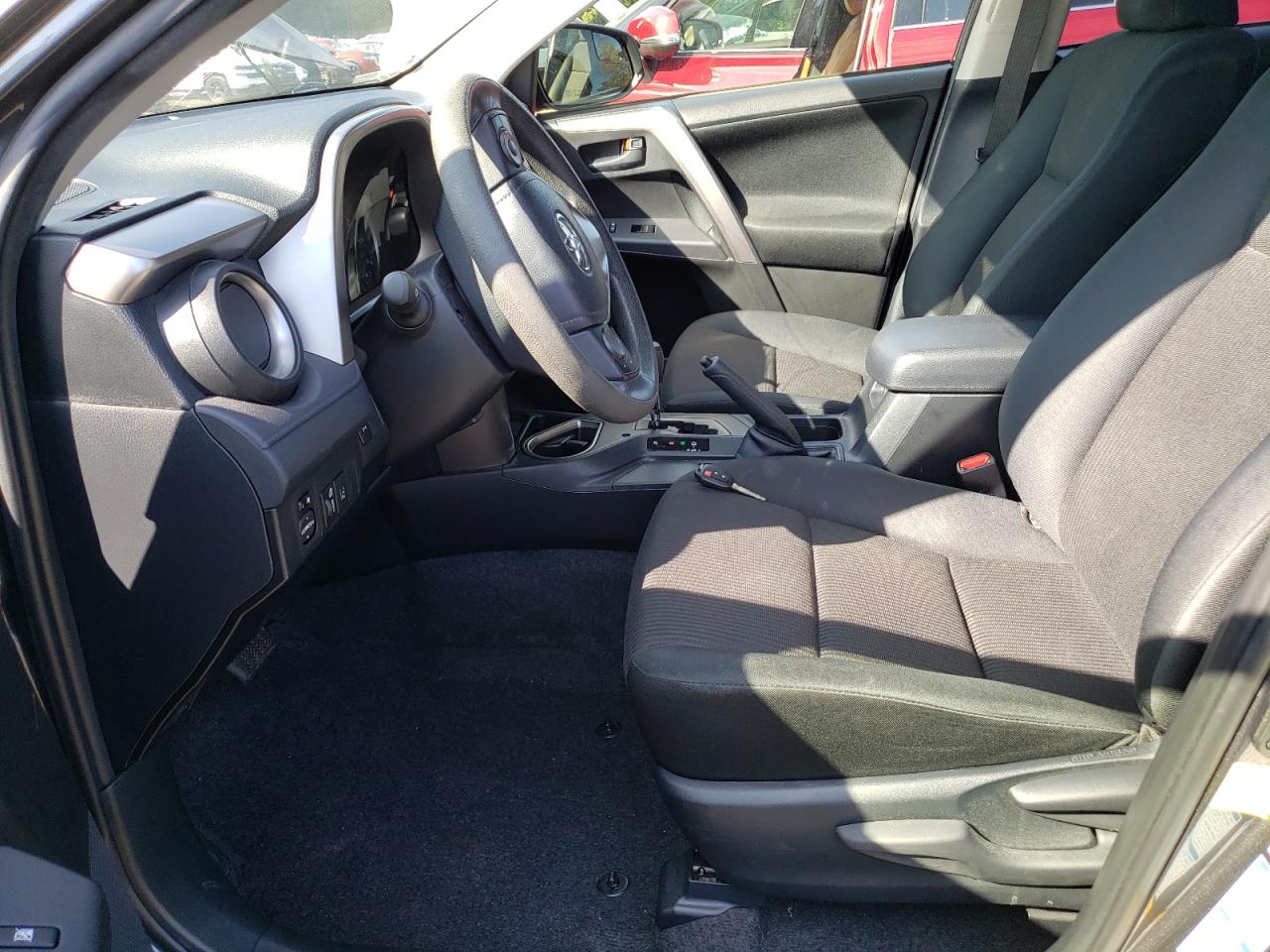 VIN: JTMBFREV5JJ726206 2018 TOYOTA RAV4
