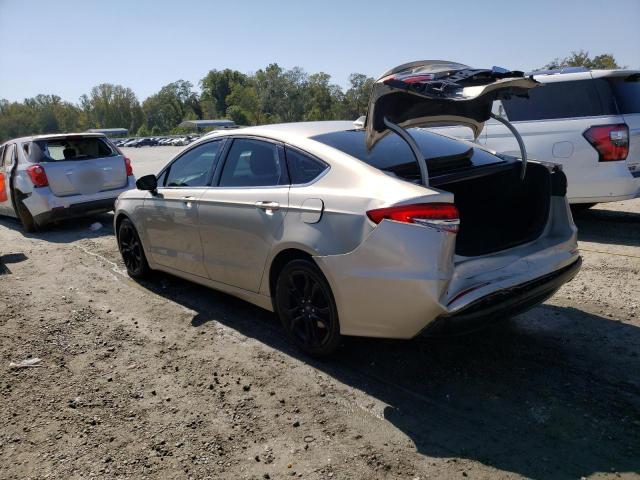 3FA6P0HD1KR229261 Ford Fusion SE 2