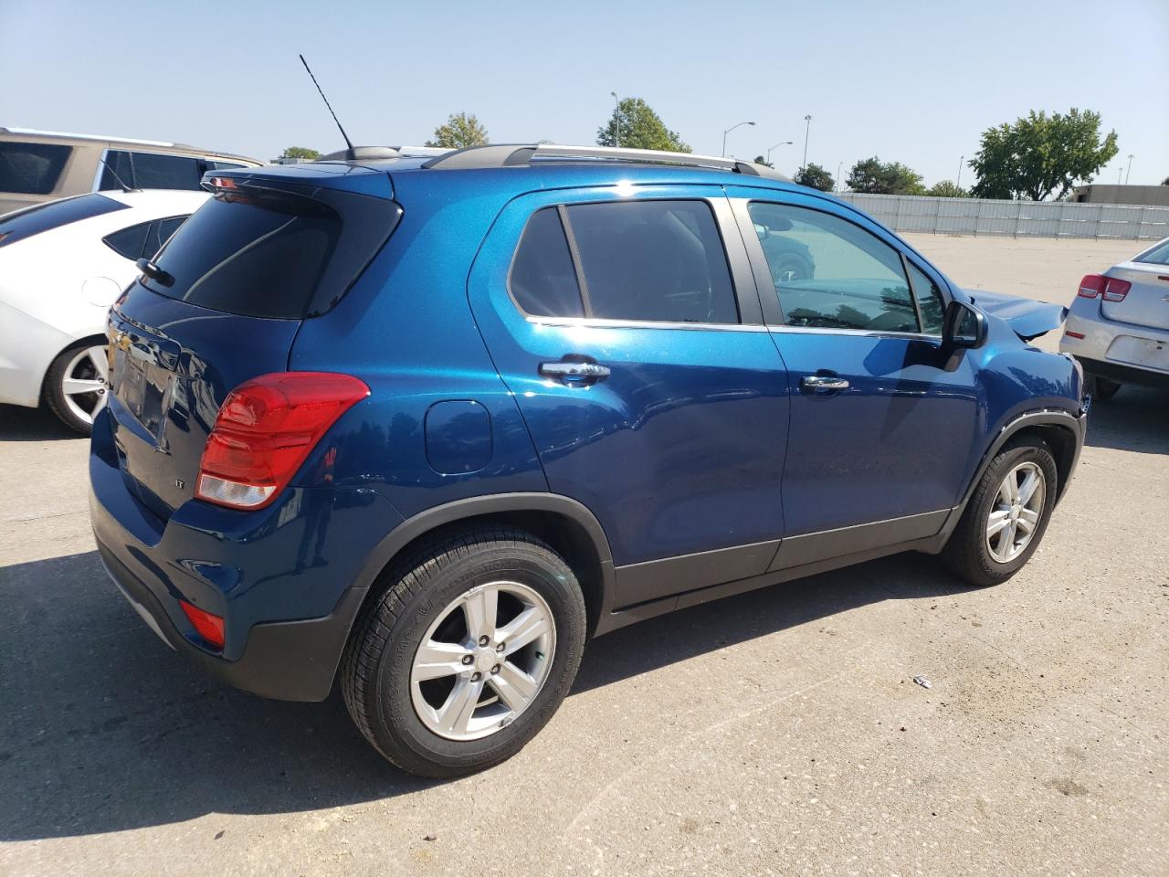 3GNCJLSB8KL353125 Chevrolet Trax 1LT 3