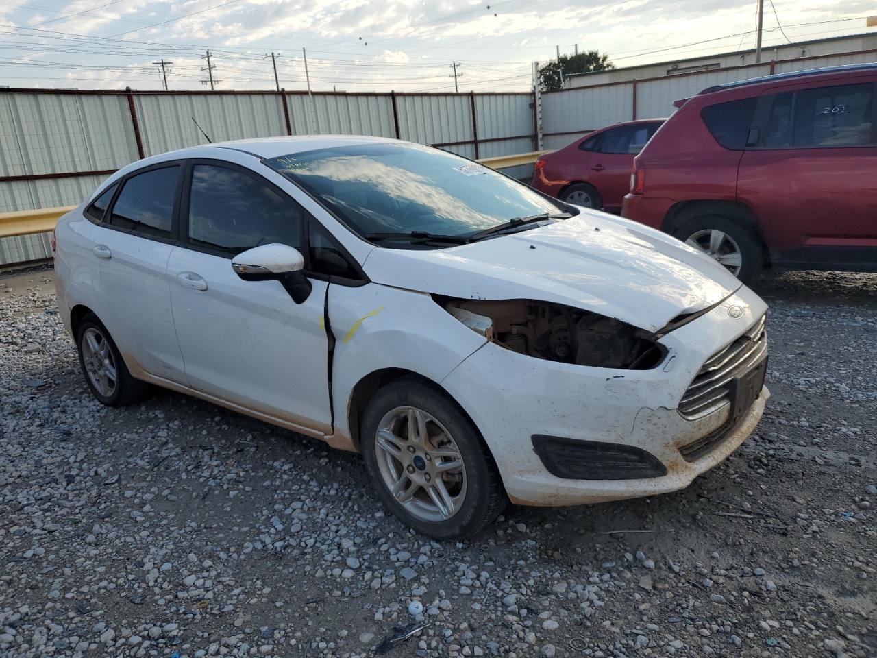 3FADP4BJ5KM116813 Ford Fiesta SE 4