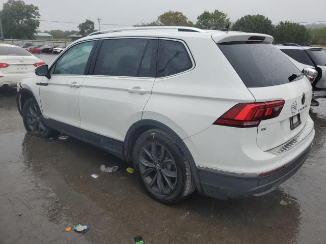 3VV3B7AX9NM071070 Volkswagen Tiguan SE 2