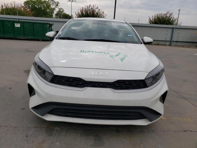 3KPF24AD9NE447793 Kia Forte FE 5