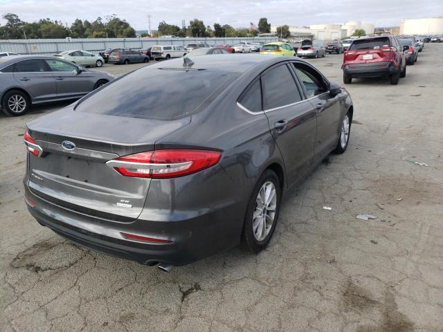 3FA6P0HD6KR135635 Ford Fusion SE 3