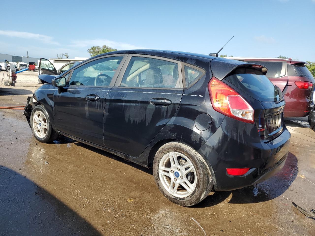 3FADP4EJ3KM128924 Ford Fiesta SE 2