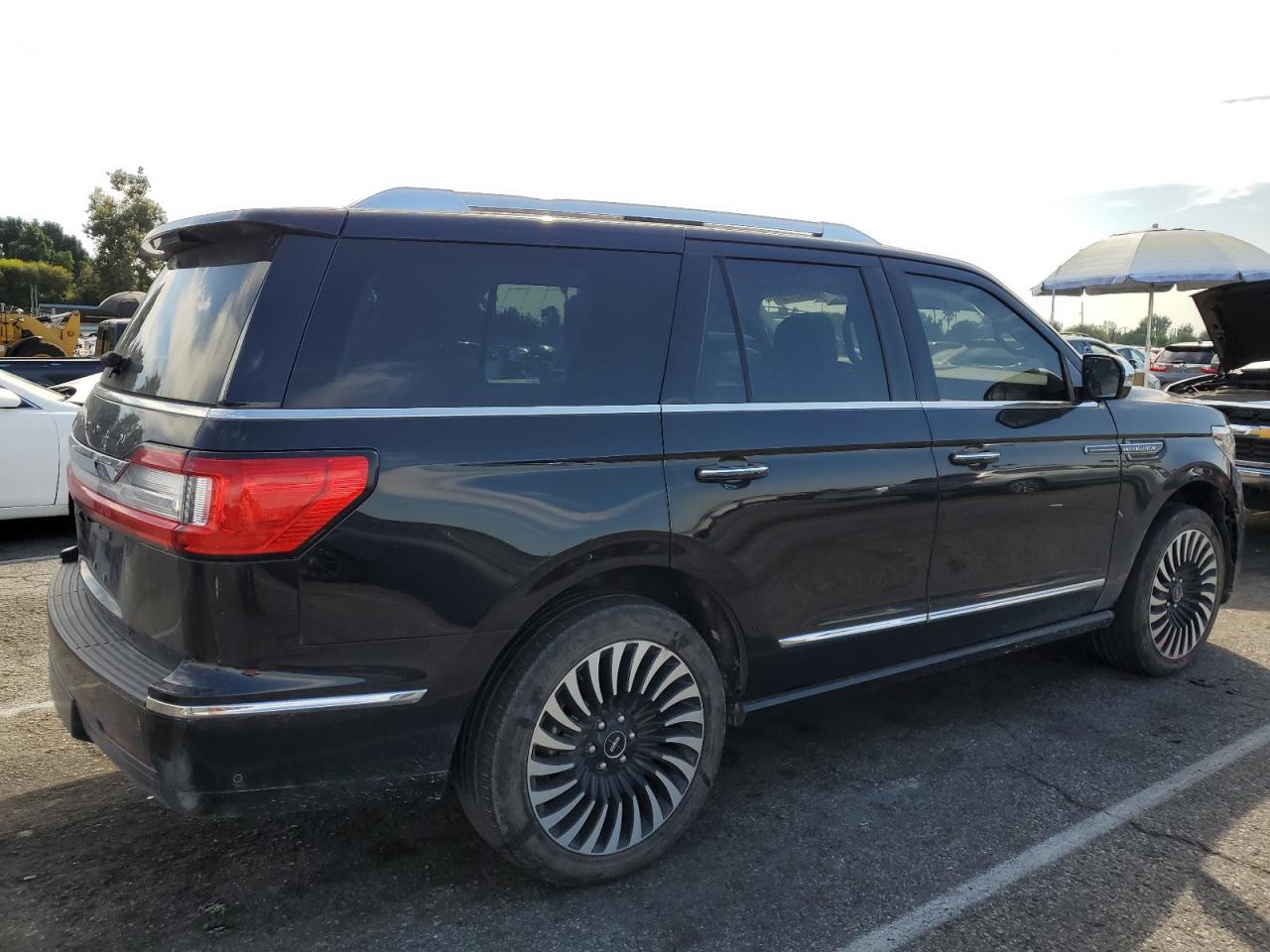 5LMJJ2TT5LEL06548 Lincoln Navigator  3