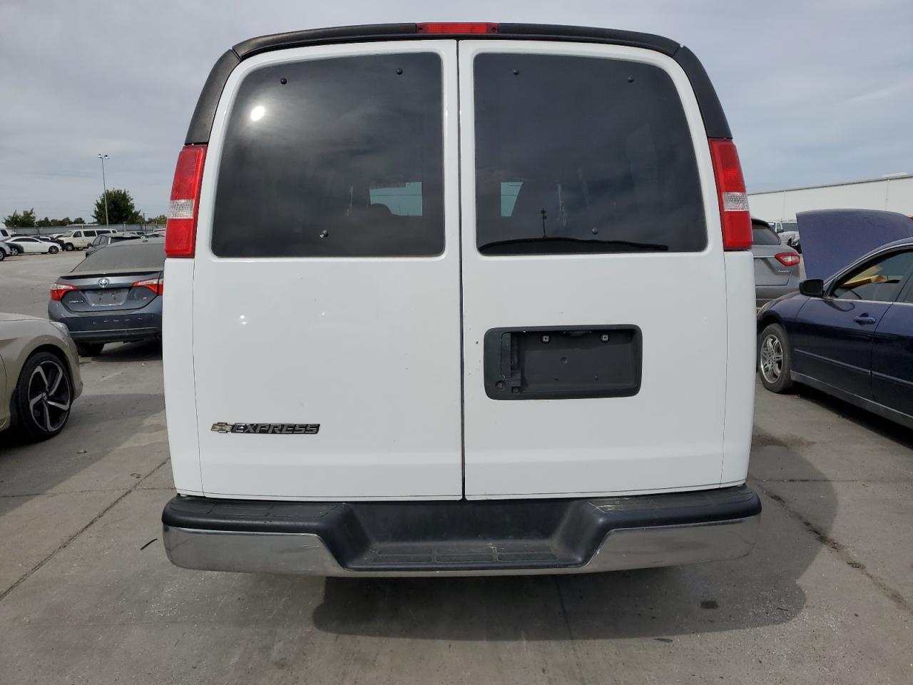 1GAZGMFP2J1258295 2018 Chevrolet Express G3500 Lt