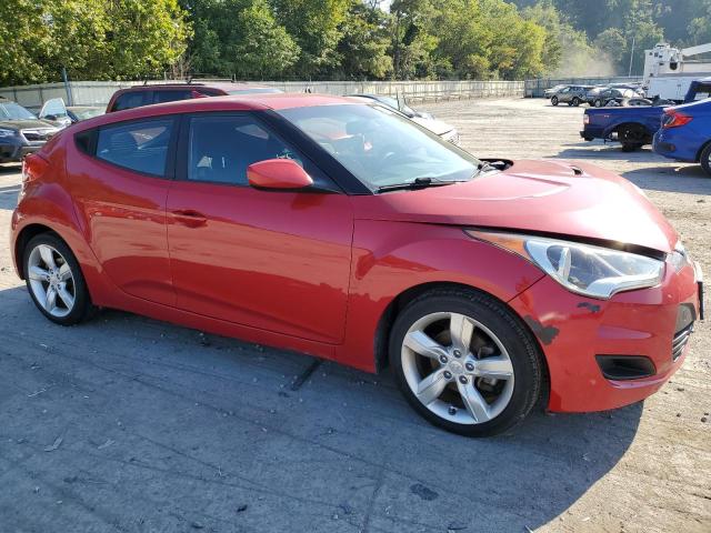 VIN: KMHTC6AD5FU233717 Auction: COPART Lot: 66857883 Location: PA - PITTSBURGH NORTH KMHTC6AD5FU233717 HYUNDAI VELOSTER 2015 RED Photo 4