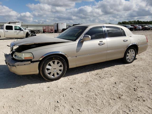 2005 Lincoln Town Car Signature Limited