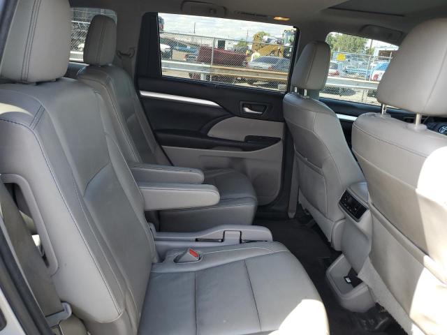 5TDJKRFH0FS123819 Toyota Highlander Xle