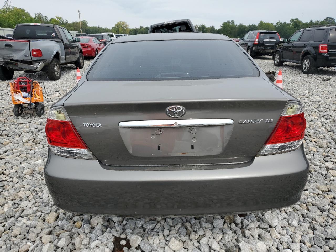 JTDBE32K053030518 2005 Toyota Camry Le