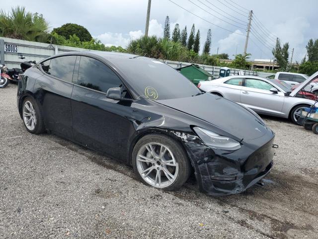 7SAYGAEE8PF674579 Tesla Model Y  4